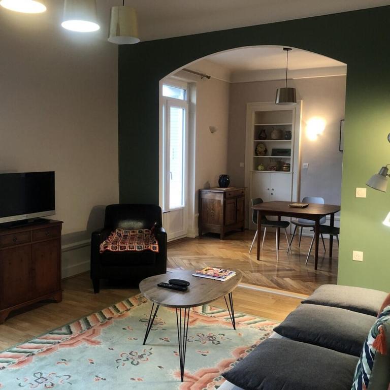 Appartement T2 60 m2 l'Albion vue lac 1 chambre parking et piscine, centre-ville - Apartment mit 1 Schlafzimmer - 5