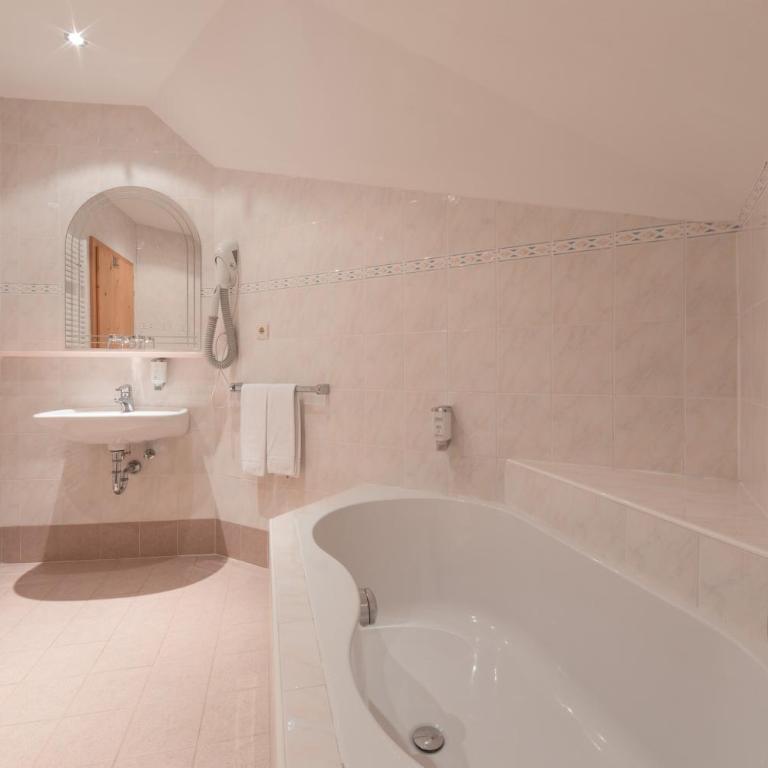 Berghotel zum Zirm - Comfort Doppelzimmer mit Balkon - 7