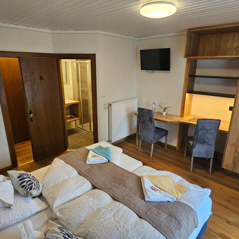 Gästehaus Bärwald - Habitación Doble con balcón - 9