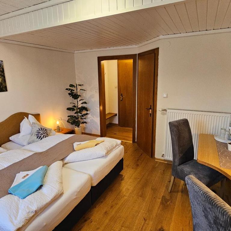 Gästehaus Bärwald - Habitación Doble con balcón - 7