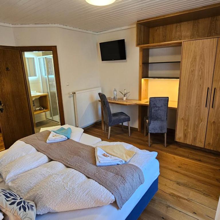 Gästehaus Bärwald - Habitación Doble con balcón - 6