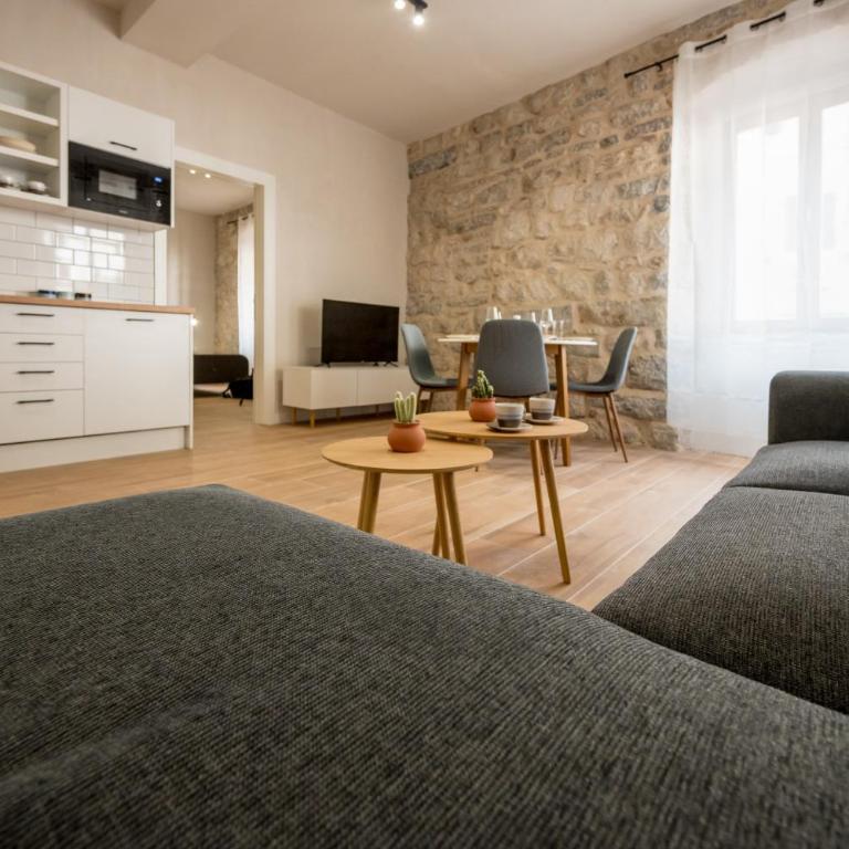 Modern Design Old Town Apartment by MN Property - Apartman sa 1 Spavaćom Sobom - 55