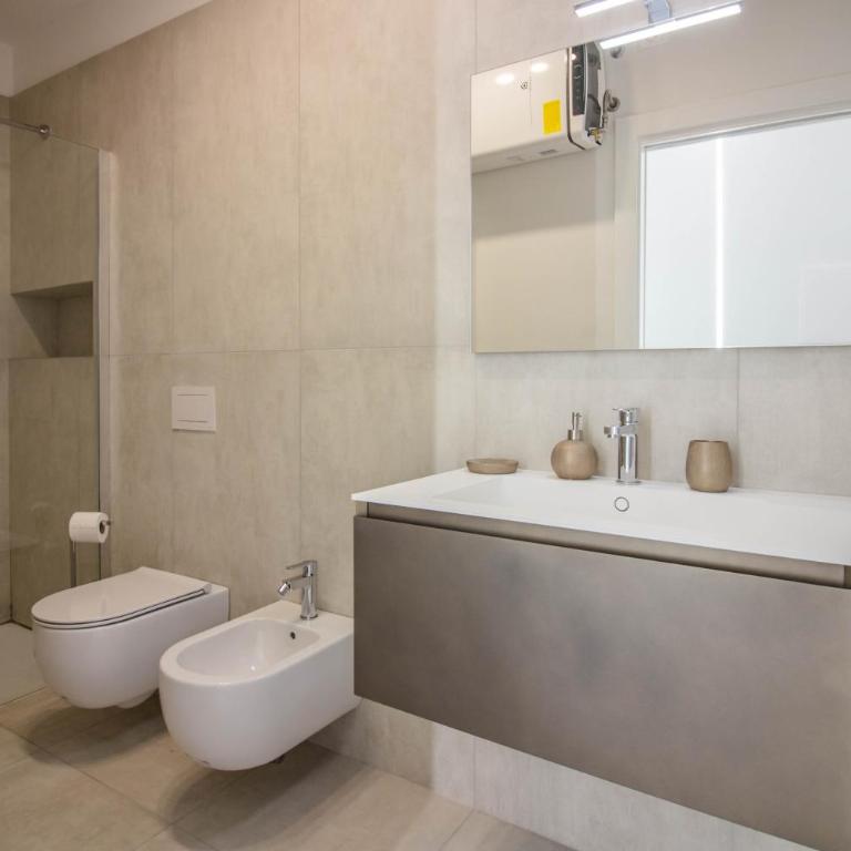 GuestHost - Elegant Beachfront Wi-Fi & Parking - Appartamento con 1 Camera da Letto - 13