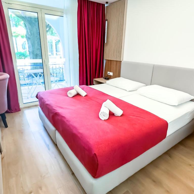 Hotel Slovenska Plaza - Premium Twin Room with Balcony - 1