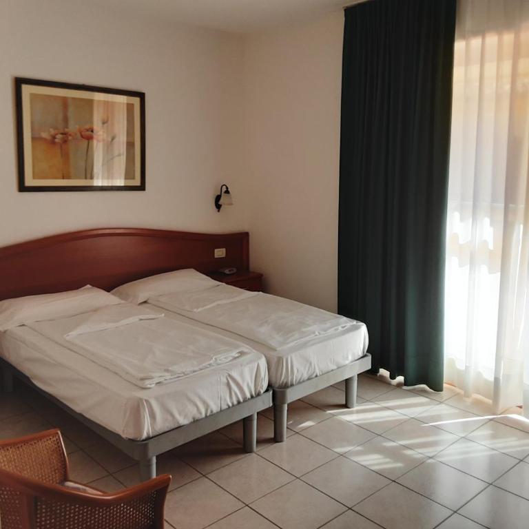 Hotel Florida - Camera Superior Doppia con Letti Singoli - 7