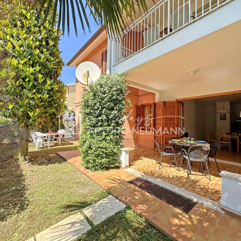 250 - Appartamento trilocale con portico e giardino, aria condizionata, a 150 mt dal centro di Numana - SPIAGGIA WHITE BEACH CLUB OMAGGIO dal lun al ven FINO AL 02-08 - Appartamento con 2 Camere da Letto - 1