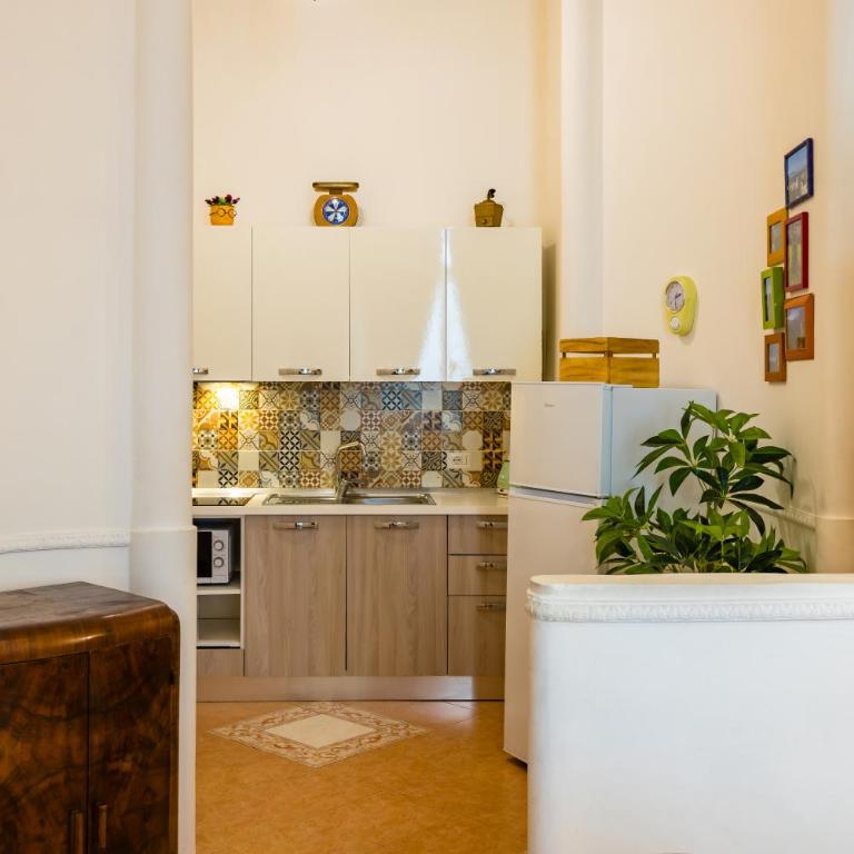 La Casa di Famiglia by NapoliApartments - Apartment - 12