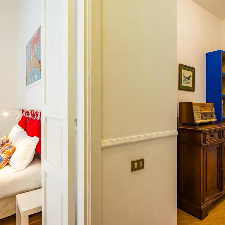 La Casa di Famiglia by NapoliApartments - Apartment - 15