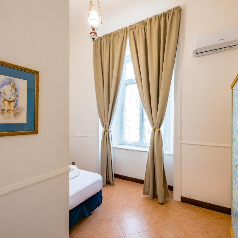 La Casa di Famiglia by NapoliApartments - Apartment - 25