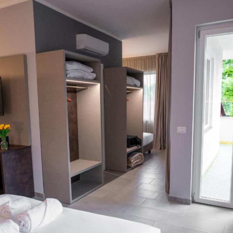 Tiber Suite - Camera Familiare con Balcone - 21