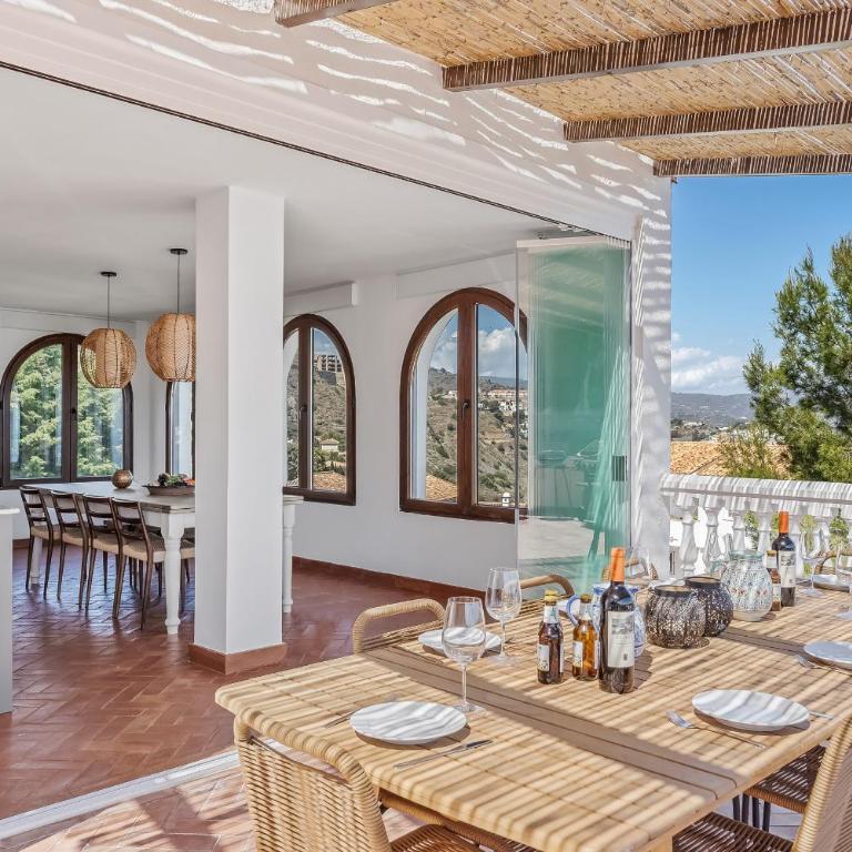 Exclusive Villa, Wonderful Garden, Private Heated Pool - Villa with Private Pool - 2