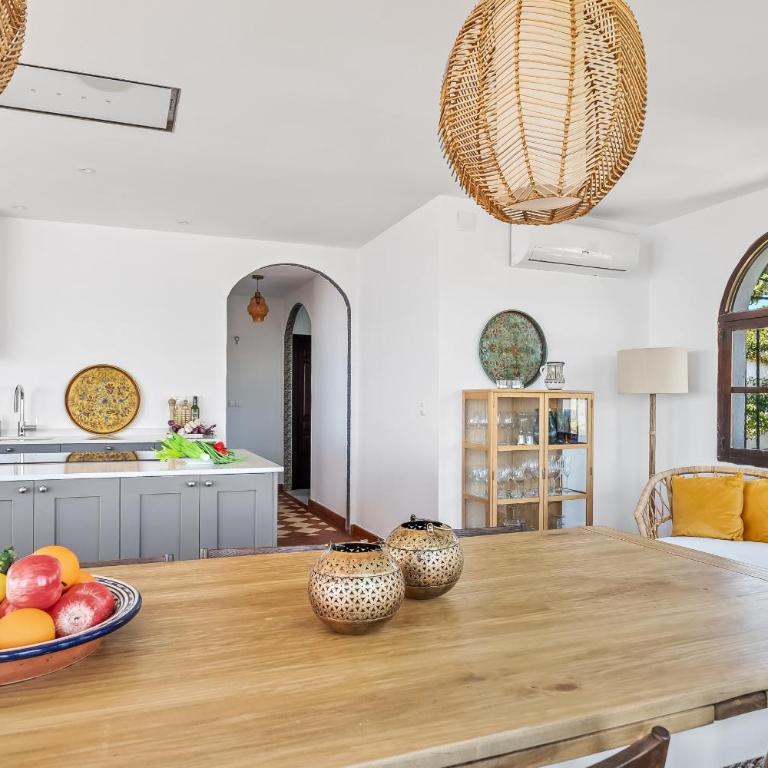 Exclusive Villa, Wonderful Garden, Private Heated Pool - Villa with Private Pool - 15