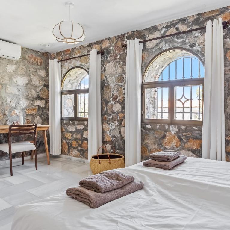 Exclusive Villa, Wonderful Garden, Private Heated Pool - Villa with Private Pool - 23