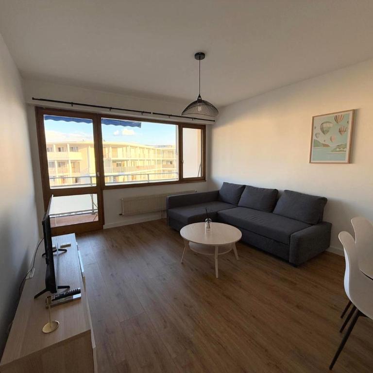 M002 Appartement T2 spacieux et lumineux avec balcon à deux pas du centre ville - Appartement 1 Chambre - 9