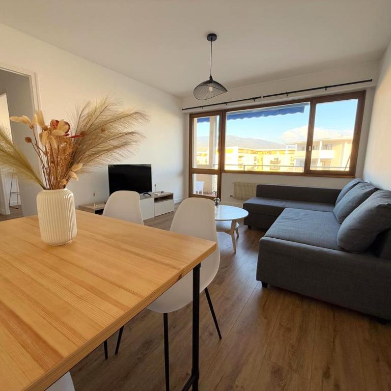 M002 Appartement T2 spacieux et lumineux avec balcon à deux pas du centre ville - Appartement 1 Chambre - 2