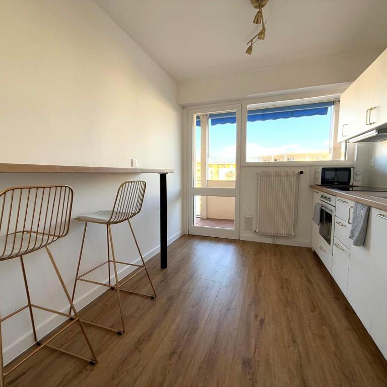 M002 Appartement T2 spacieux et lumineux avec balcon à deux pas du centre ville - Appartement 1 Chambre - 5