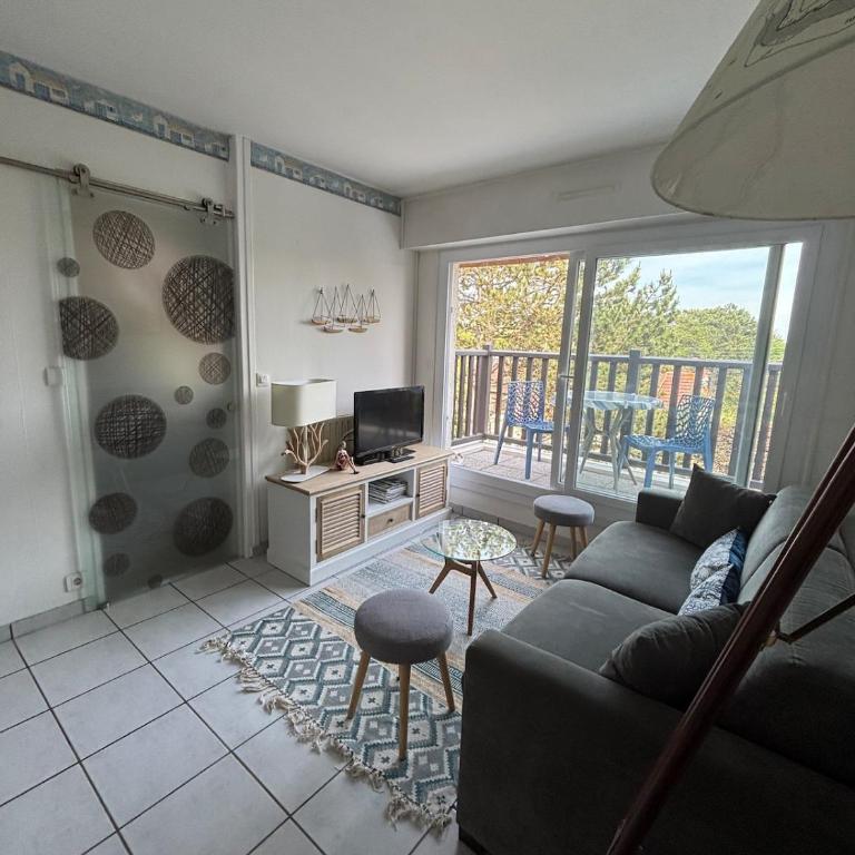 Appartement lumineux à 5 min de la plage - Two-Bedroom Apartment with Balcony - 2