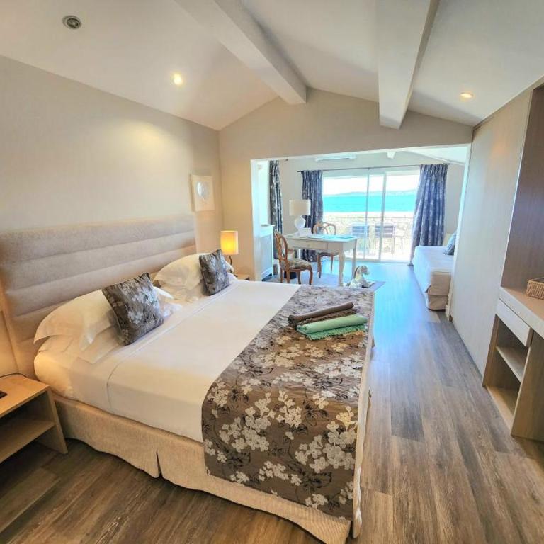 La Belle Aurore - Deluxe Suite with Terrace and Sea View - 3