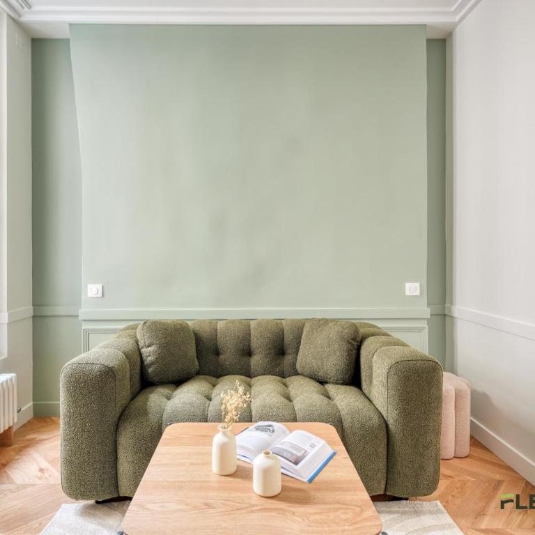 Bright 2-Bedroom Apartment 1 Living Room 2 Bedrooms 50 m Paris 9th - Appartement - 20