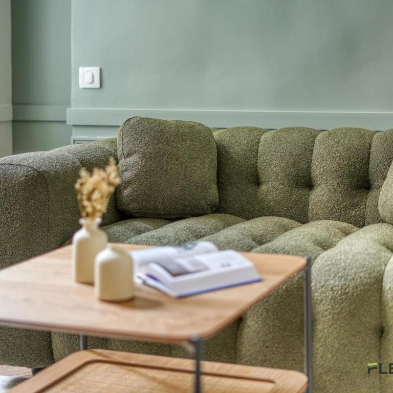 Bright 2-Bedroom Apartment 1 Living Room 2 Bedrooms 50 m Paris 9th - Appartement - 23