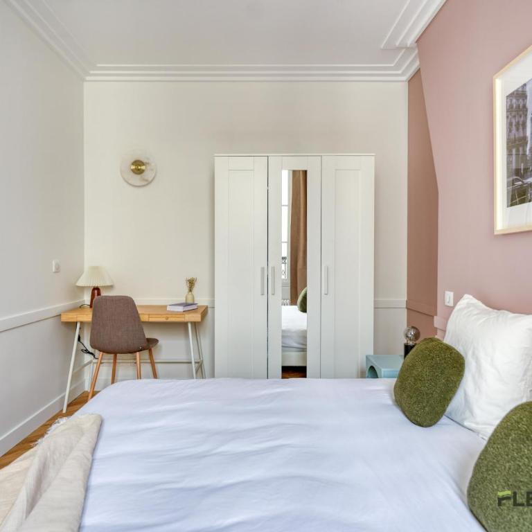 Bright 2-Bedroom Apartment 1 Living Room 2 Bedrooms 50 m Paris 9th - Appartement - 29