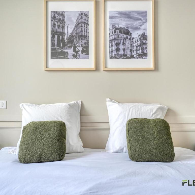 Bright 2-Bedroom Apartment 1 Living Room 2 Bedrooms 50 m Paris 9th - Appartement - 34