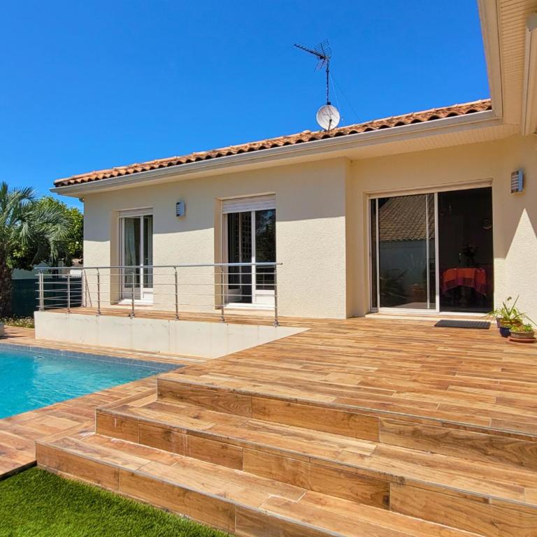 MENGINE - Jolie maison avec piscine - Three-Bedroom House - 4