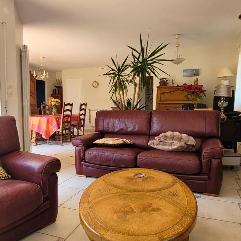 MENGINE - Jolie maison avec piscine - Three-Bedroom House - 12