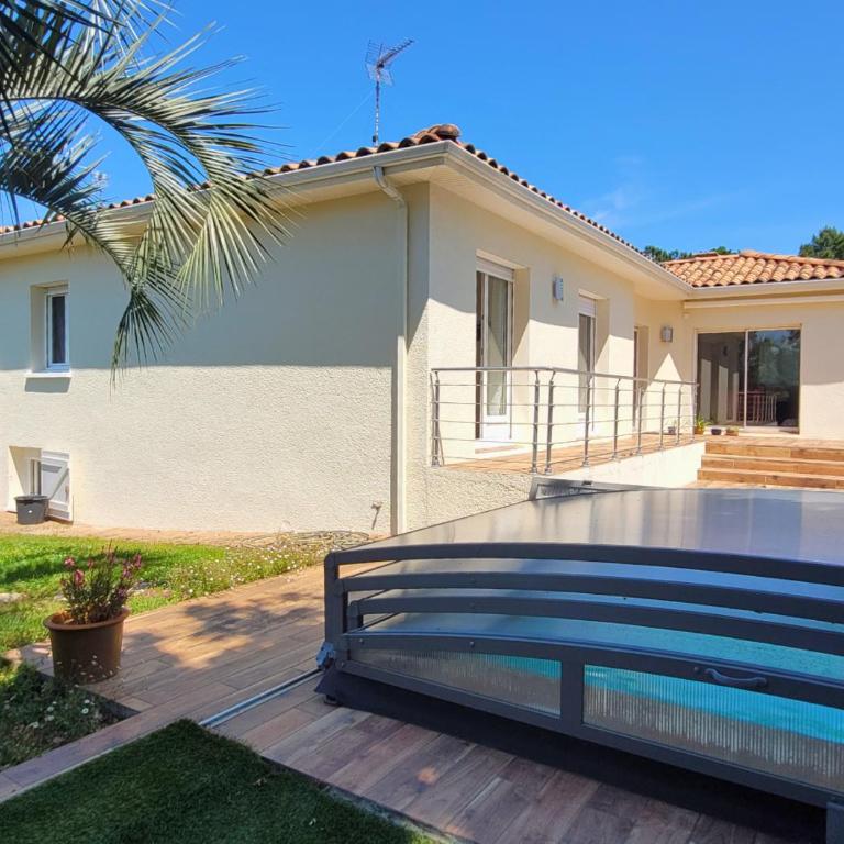 MENGINE - Jolie maison avec piscine - Three-Bedroom House - 13