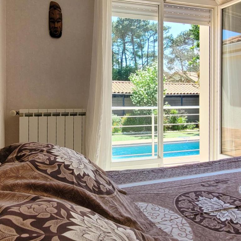 MENGINE - Jolie maison avec piscine - Three-Bedroom House - 15