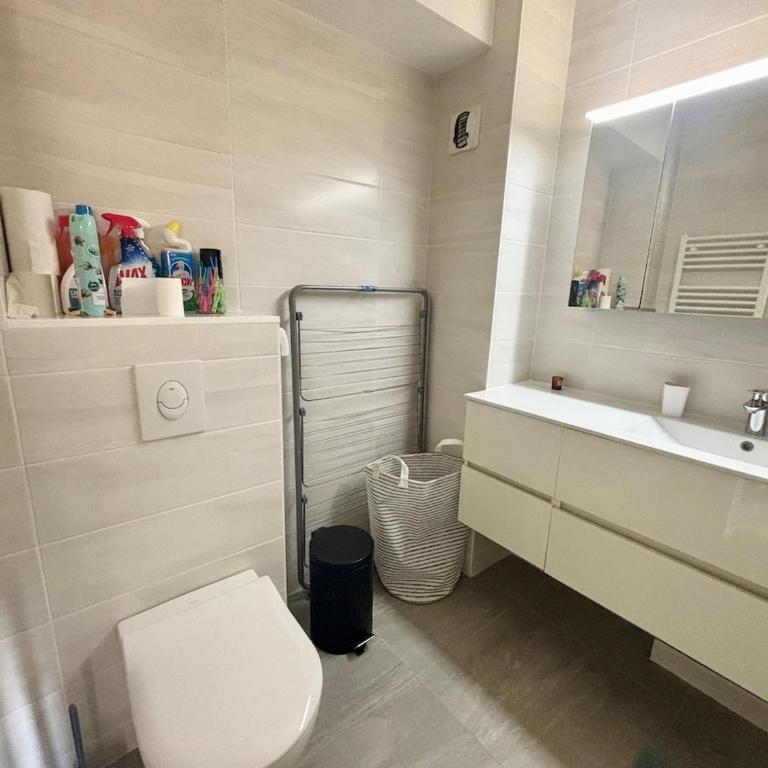 Grand T3 tout équipé au cœur du village - Apartment mit 2 Schlafzimmern - 5