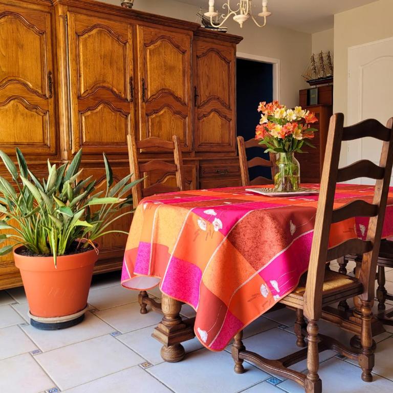 MENGINE - Jolie maison avec piscine - Three-Bedroom House - 20