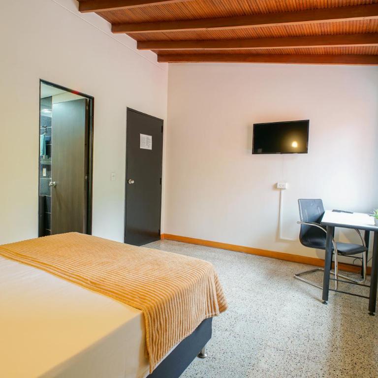 CoLiving Laureles Habitaciones con Baño Privado - Double Room with Private Bathroom - 4