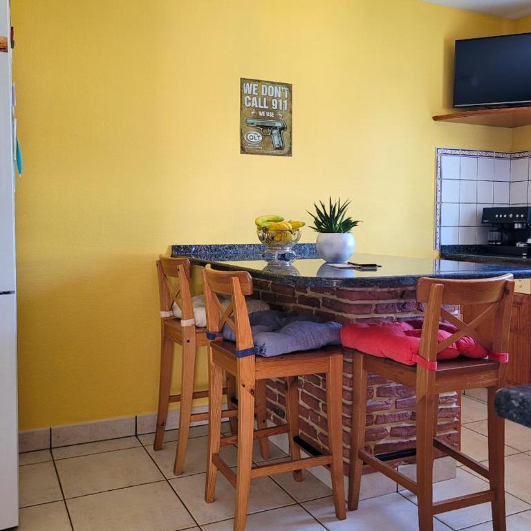 MENGINE - Jolie maison avec piscine - Three-Bedroom House - 22