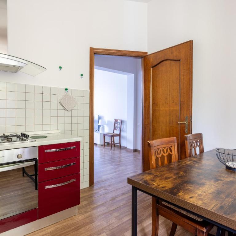 Apartment for 6 people in a natural area - residential hillside neighborhood in La Spezia - 15 minutes from the train station - Val di Vara and Cinque Terre hiking trails - Two-Bedroom Apartment - 13