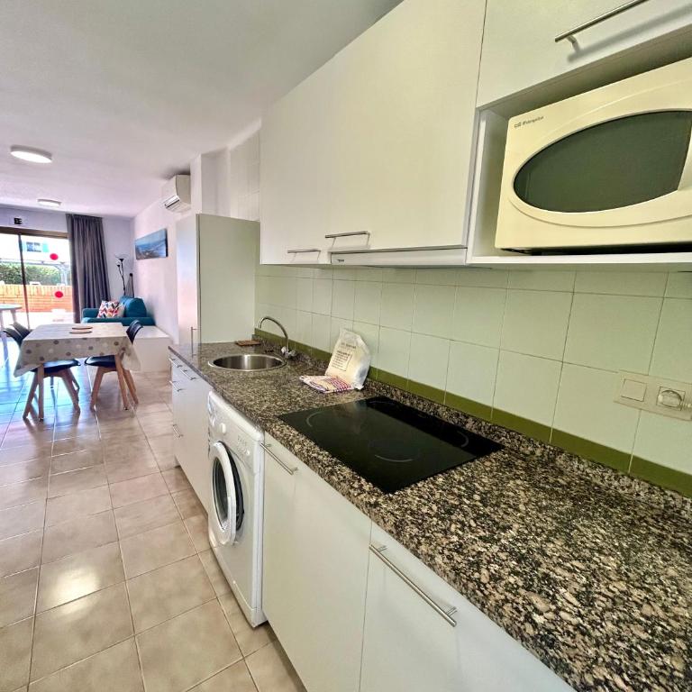 Alojamientos familiares Sa Gavina Estartit, Principal - Three-Bedroom Apartment with Balcony & Pool View ( 6-8) - 14