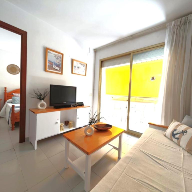 Reina Apartment 150m to Beach with Pool and Balcony near to PortAventura - Apartamento de 2 dormitorios - 31