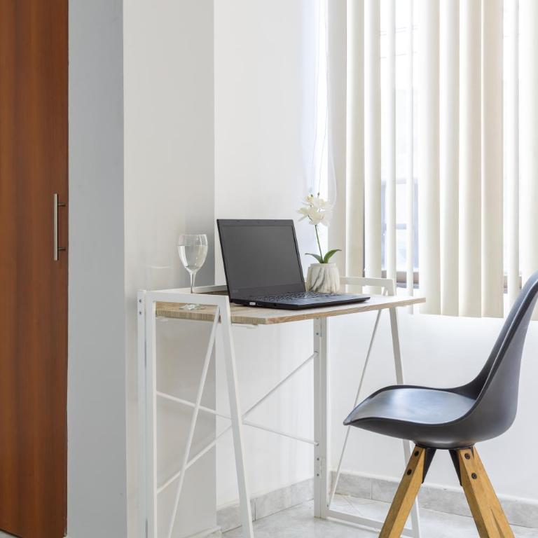 Parque de Envigado a 350 mts, 2bd, 500mb internet - Two-Bedroom Apartment - 6