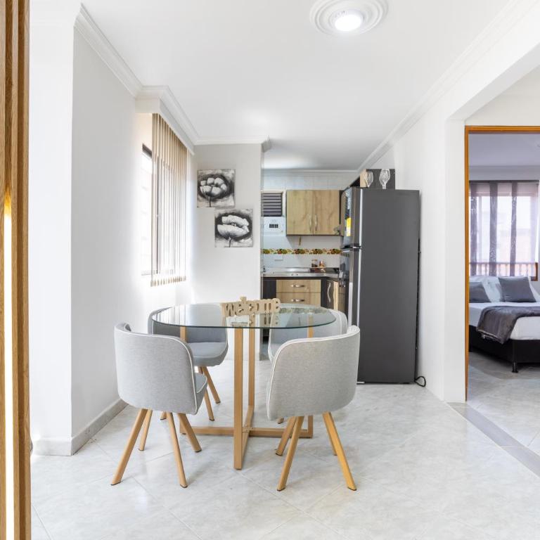 Parque de Envigado a 350 mts, 2bd, 500mb internet - Two-Bedroom Apartment - 20