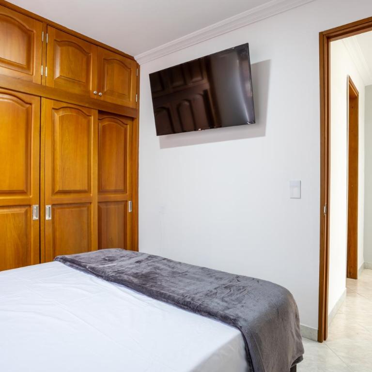 Parque de Envigado a 350 mts, 2bd, 500mb internet - Two-Bedroom Apartment - 19