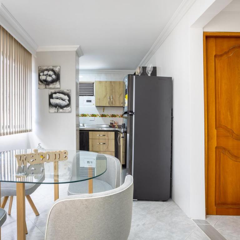 Parque de Envigado a 350 mts, 2bd, 500mb internet - Two-Bedroom Apartment - 9