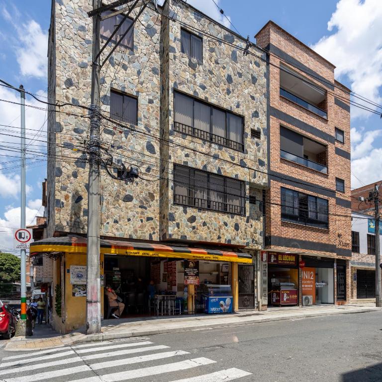 Parque de Envigado a 350 mts, 2bd, 500mb internet - Two-Bedroom Apartment - 22