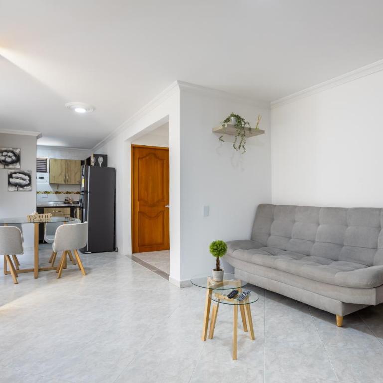 Parque de Envigado a 350 mts, 2bd, 500mb internet - Two-Bedroom Apartment - 23
