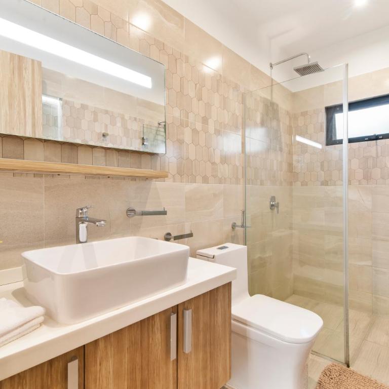 Cozy & New 2BR Rooftop, Central, 10min to beach - Two-Bedroom Apartment with Balcony and Terrace - 13