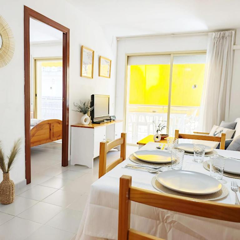 Reina Apartment 150m to Beach with Pool and Balcony near to PortAventura - Apartamento de 2 dormitorios - 36