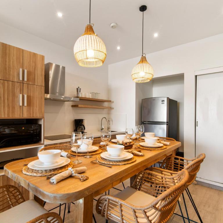 Cozy & New 2BR Rooftop, Central, 10min to beach - Two-Bedroom Apartment with Balcony and Terrace - 22