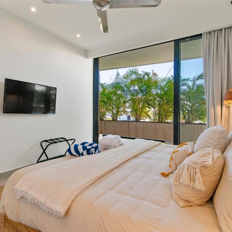Cozy & New 2BR Rooftop, Central, 10min to beach - Two-Bedroom Apartment with Balcony and Terrace - 16