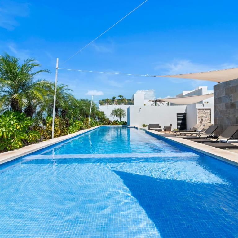 Cozy & New 2BR Rooftop, Central, 10min to beach - Two-Bedroom Apartment with Balcony and Terrace - 4