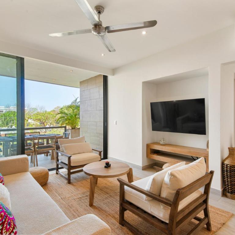 Cozy & New 2BR Rooftop, Central, 10min to beach - Two-Bedroom Apartment with Balcony and Terrace - 6