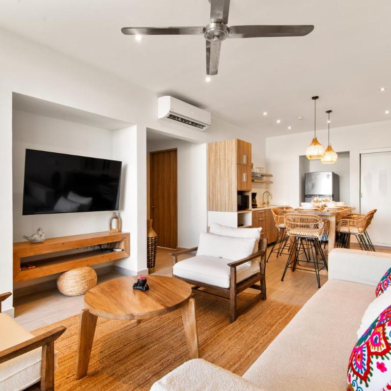 Cozy & New 2BR Rooftop, Central, 10min to beach - Two-Bedroom Apartment with Balcony and Terrace - 25